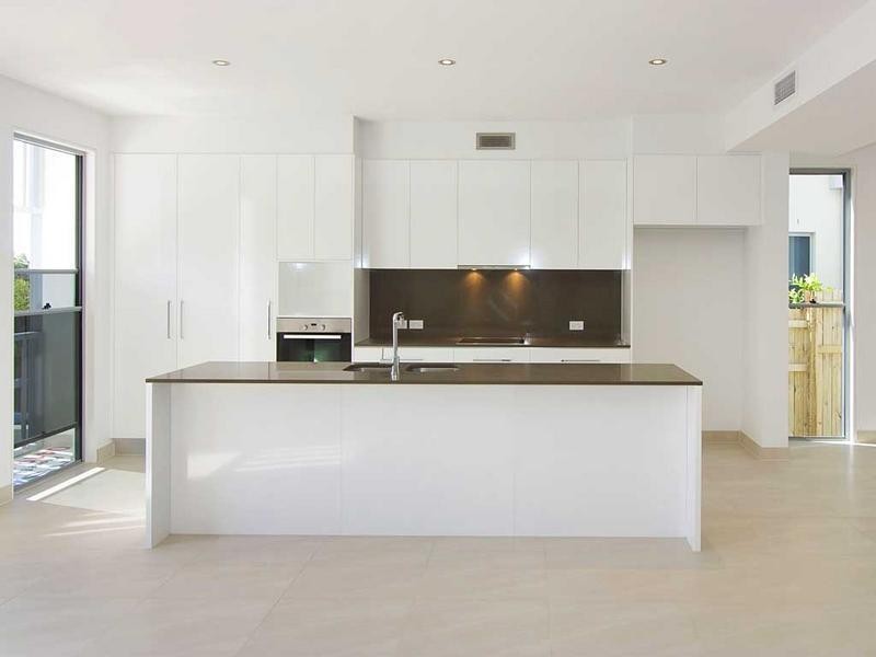 83 Pohlman Street, Southport QLD 4215