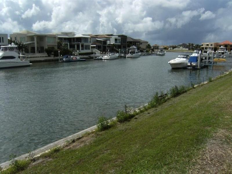 Sovereign Islands QLD 4216