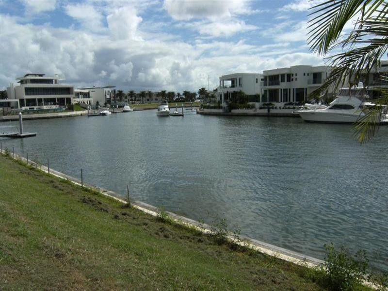 Sovereign Islands QLD 4216