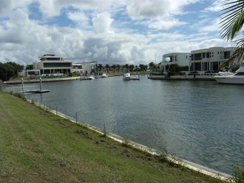 Sovereign Islands QLD 4216