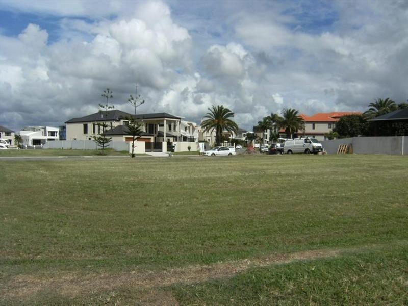 Sovereign Islands QLD 4216