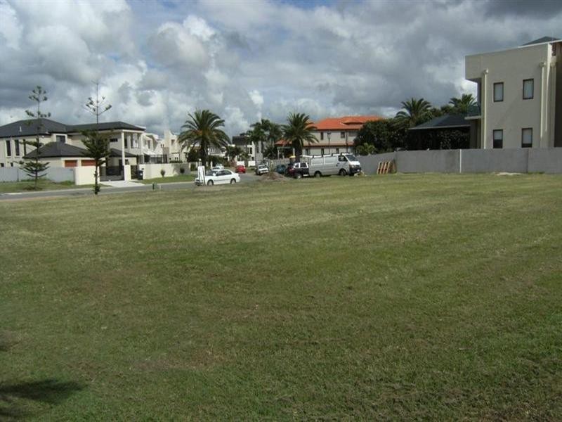 Sovereign Islands QLD 4216