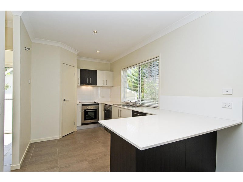 2 Imperial 31. 31 Imperial Parade, Labrador QLD 4215