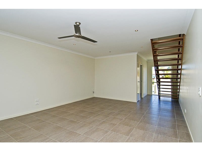 2 Imperial 31. 31 Imperial Parade, Labrador QLD 4215