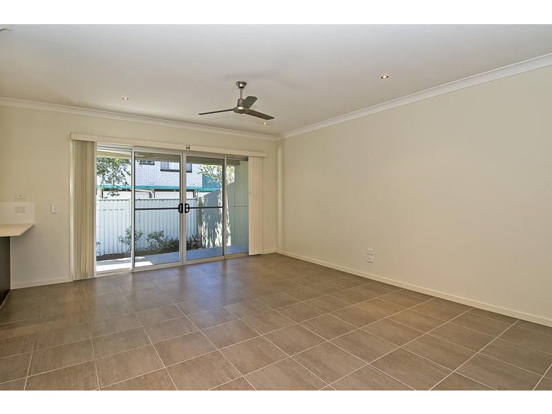 2 Imperial 31. 31 Imperial Parade, Labrador QLD 4215