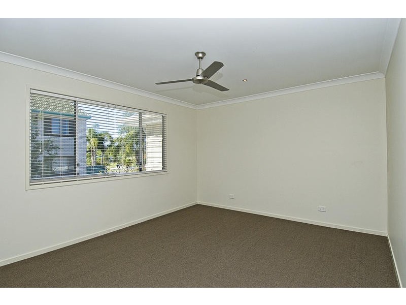 2 Imperial 31. 31 Imperial Parade, Labrador QLD 4215