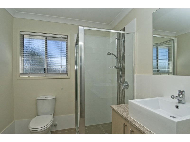 2 Imperial 31. 31 Imperial Parade, Labrador QLD 4215