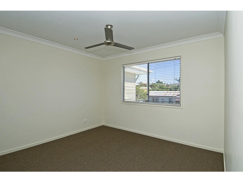 2 Imperial 31. 31 Imperial Parade, Labrador QLD 4215