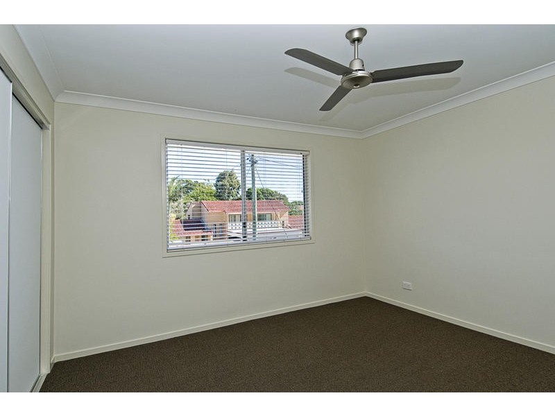 2 Imperial 31. 31 Imperial Parade, Labrador QLD 4215