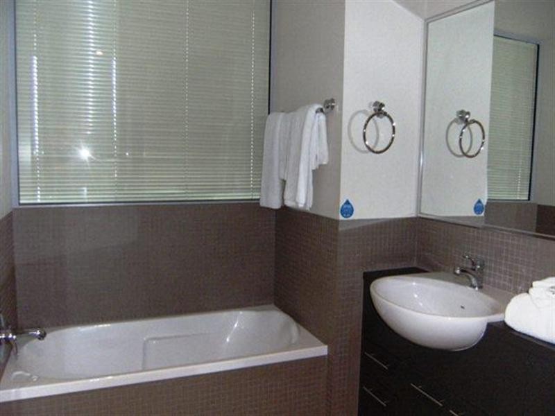 360 Marine Parade, Labrador QLD 4215