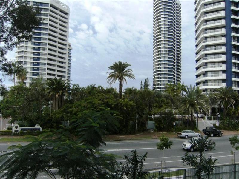 7A Harmony. 20 Bayview Street, Runaway Bay QLD 4216