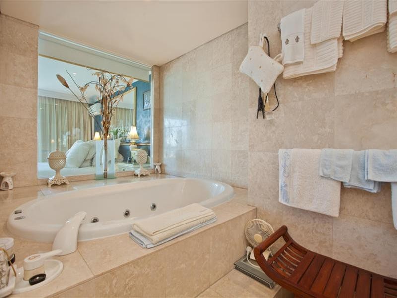 B7-2 75 Brighton Parade, Southport QLD 4215