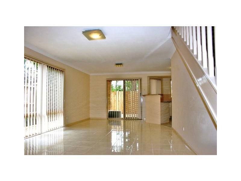 4/12 Gordon Street, Labrador QLD 4215