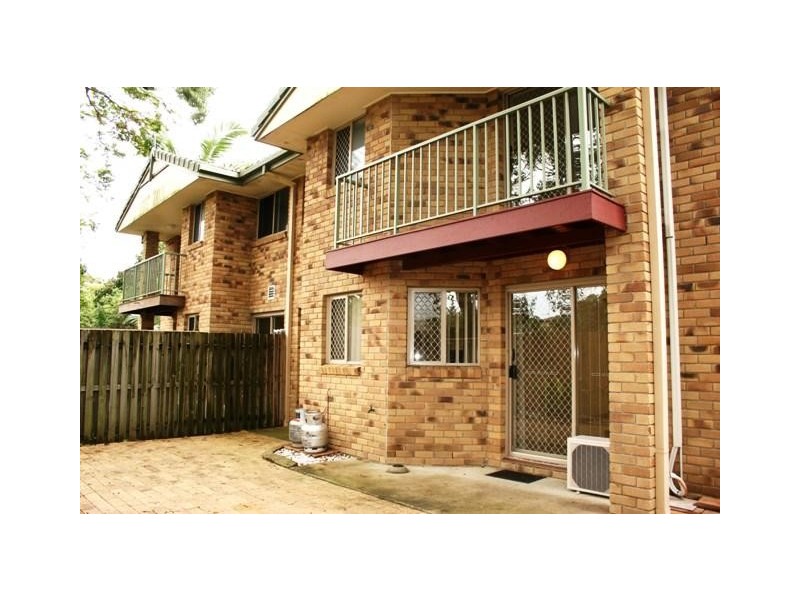 4/12 Gordon Street, Labrador QLD 4215