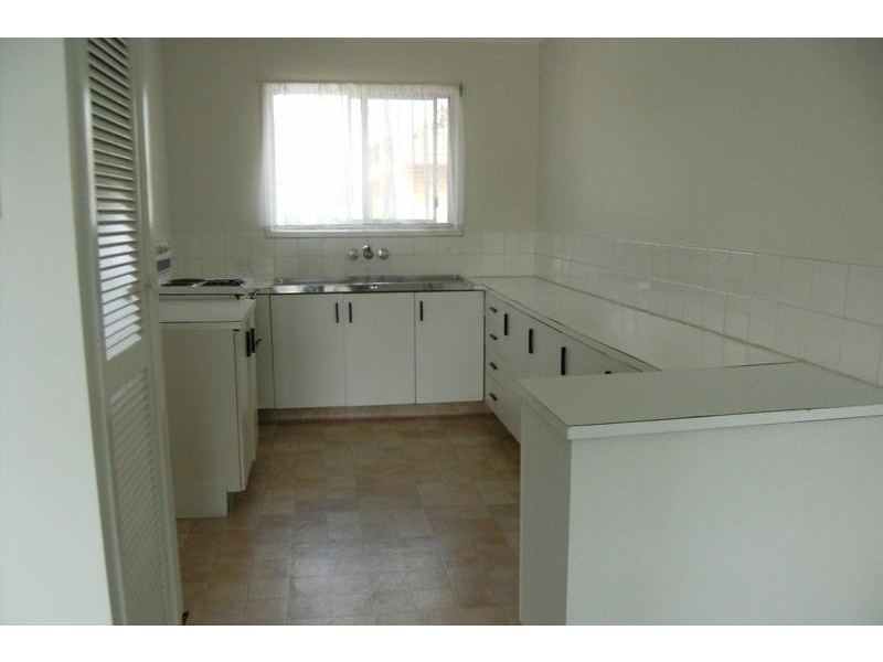 7 Gatraka. 39 Middle Street, Labrador QLD 4215