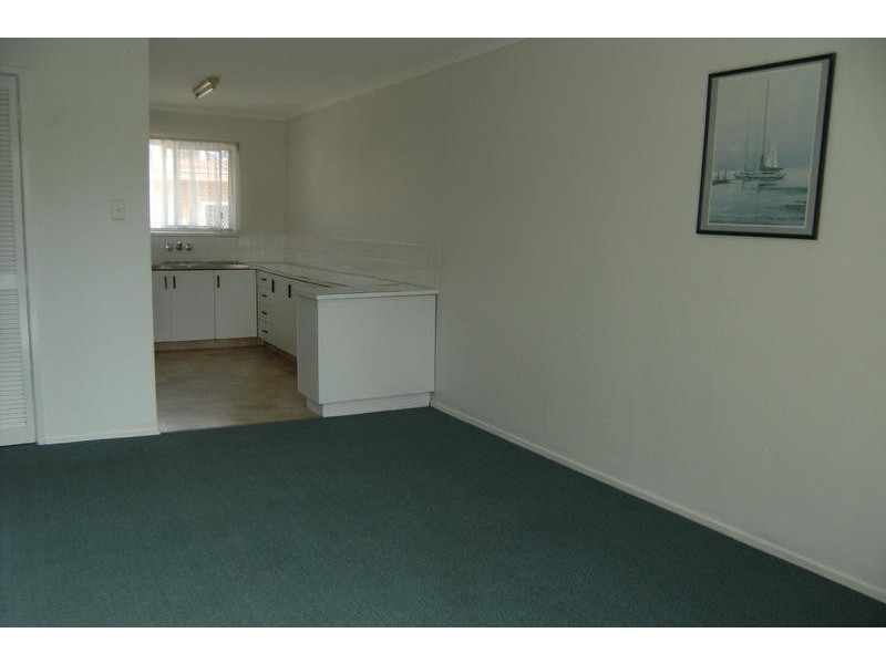 7 Gatraka. 39 Middle Street, Labrador QLD 4215