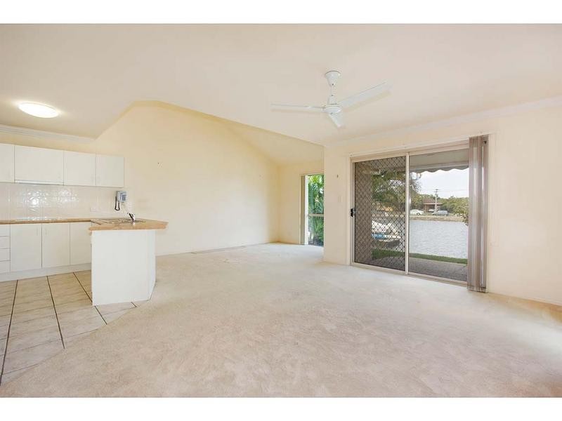 2 Vaggelas. 16 Vaggelas Crescent, Biggera Waters QLD 4216