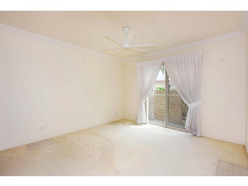 2 Vaggelas. 16 Vaggelas Crescent, Biggera Waters QLD 4216