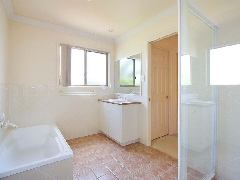 2 Vaggelas. 16 Vaggelas Crescent, Biggera Waters QLD 4216