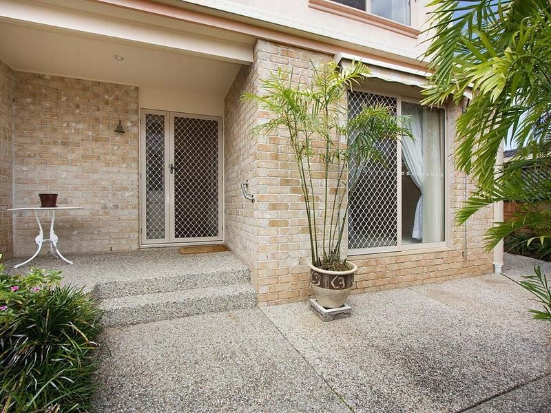 2 Vaggelas. 16 Vaggelas Crescent, Biggera Waters QLD 4216
