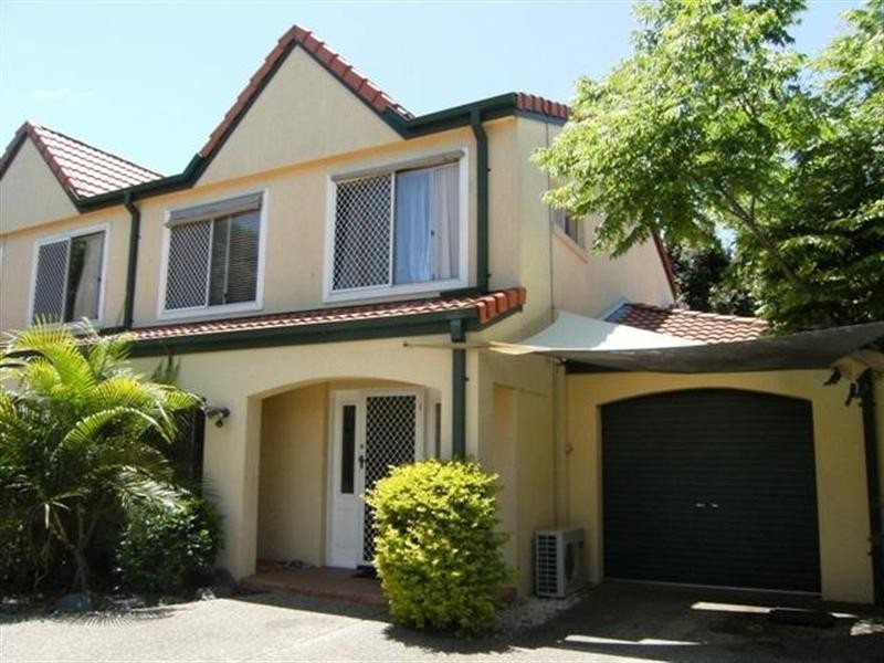 30 Government Road, Labrador QLD 4215