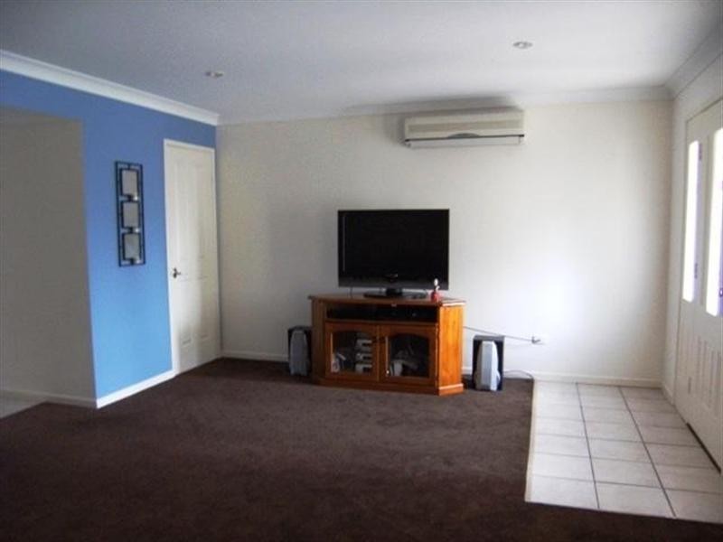 30 Government Road, Labrador QLD 4215