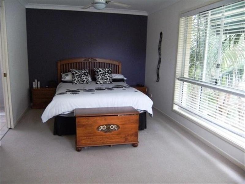 30 Government Road, Labrador QLD 4215