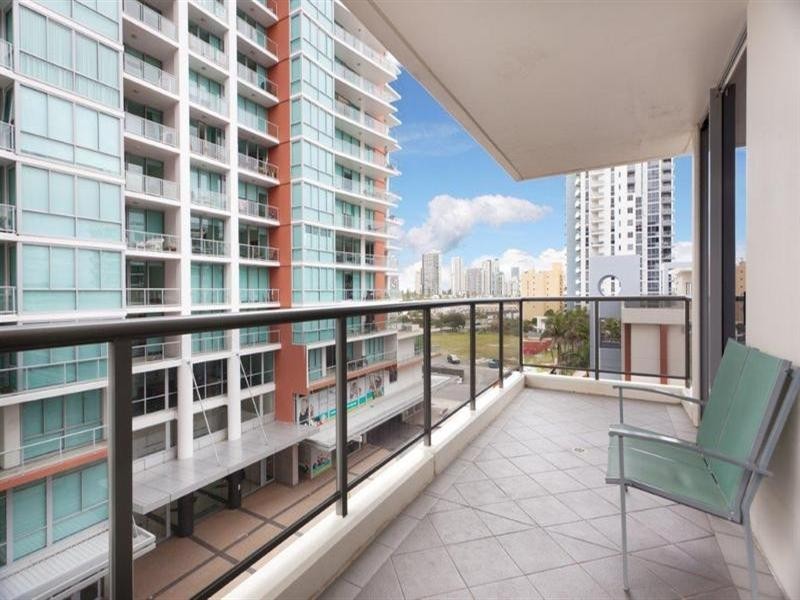 3 Como Crescent, Southport QLD 4215