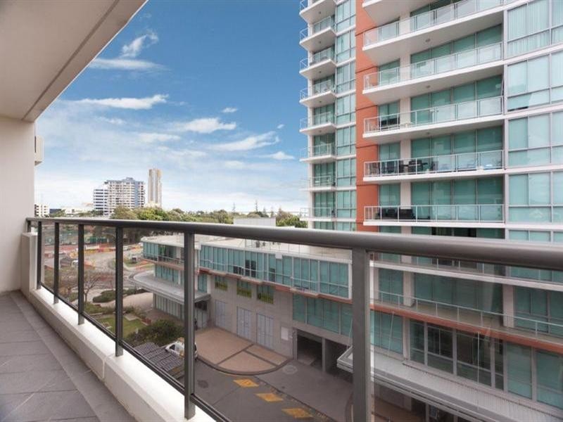 3 Como Crescent, Southport QLD 4215