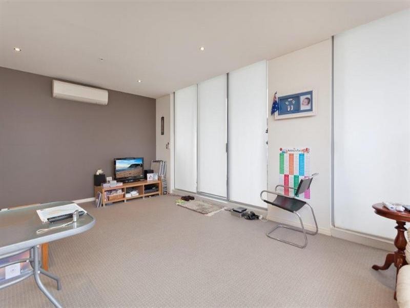 3 Como Crescent, Southport QLD 4215