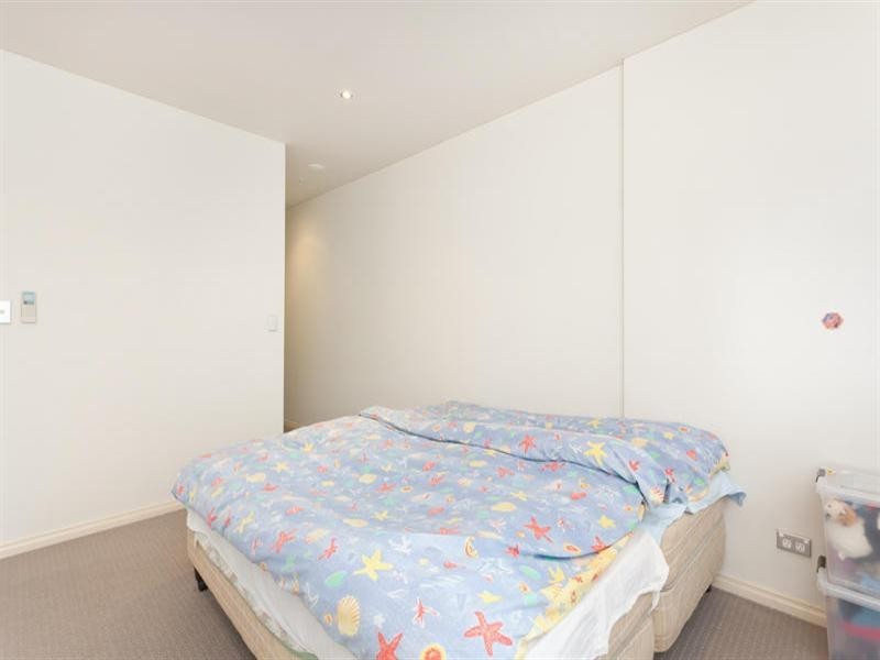 3 Como Crescent, Southport QLD 4215