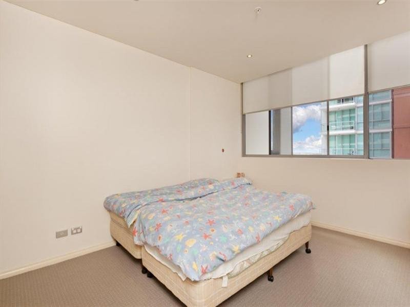 3 Como Crescent, Southport QLD 4215