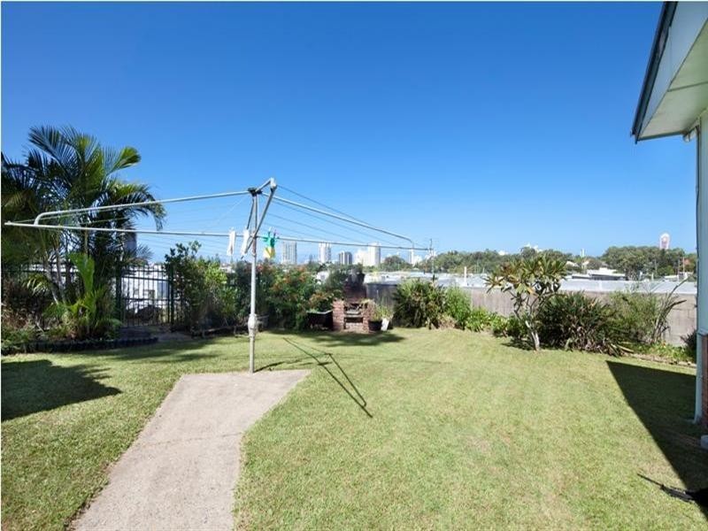 37 Brolga Avenue, Southport QLD 4215