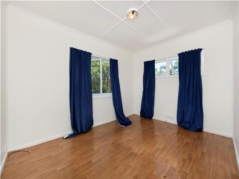 37 Brolga Avenue, Southport QLD 4215
