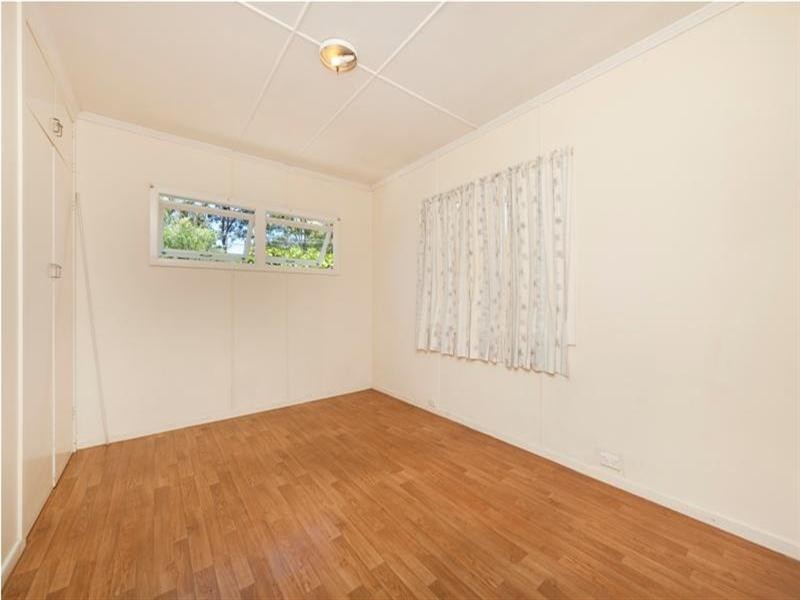 37 Brolga Avenue, Southport QLD 4215