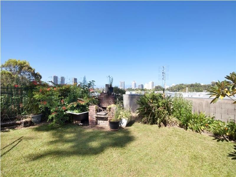 37 Brolga Avenue, Southport QLD 4215