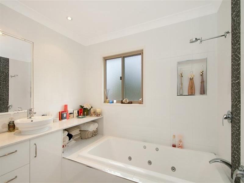 21 Usher Avenue, Labrador QLD 4215