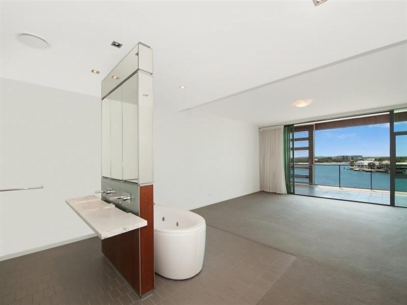 Paradise Point QLD 4216