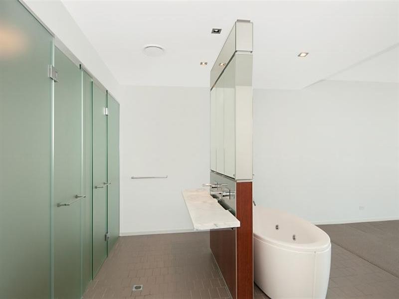 Paradise Point QLD 4216