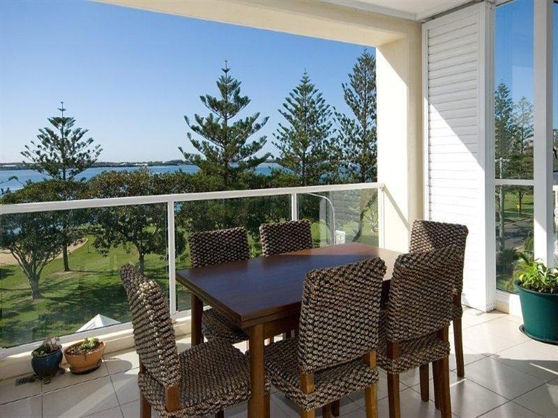 212 Marine Parade, Labrador QLD 4215