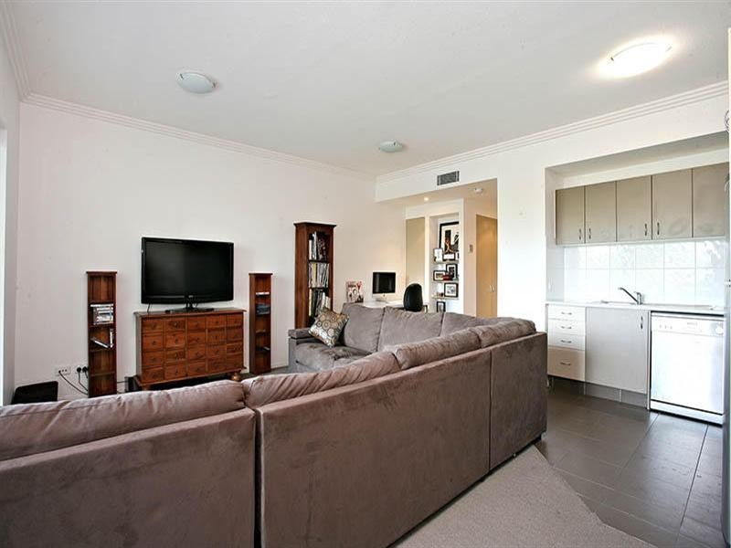 18 Rose Street, Southport QLD 4215