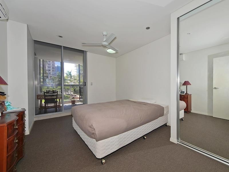 4 Como Crescent, Southport QLD 4215