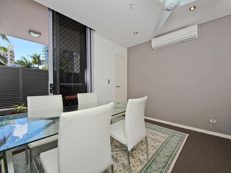4 Como Crescent, Southport QLD 4215