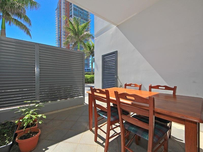 4 Como Crescent, Southport QLD 4215