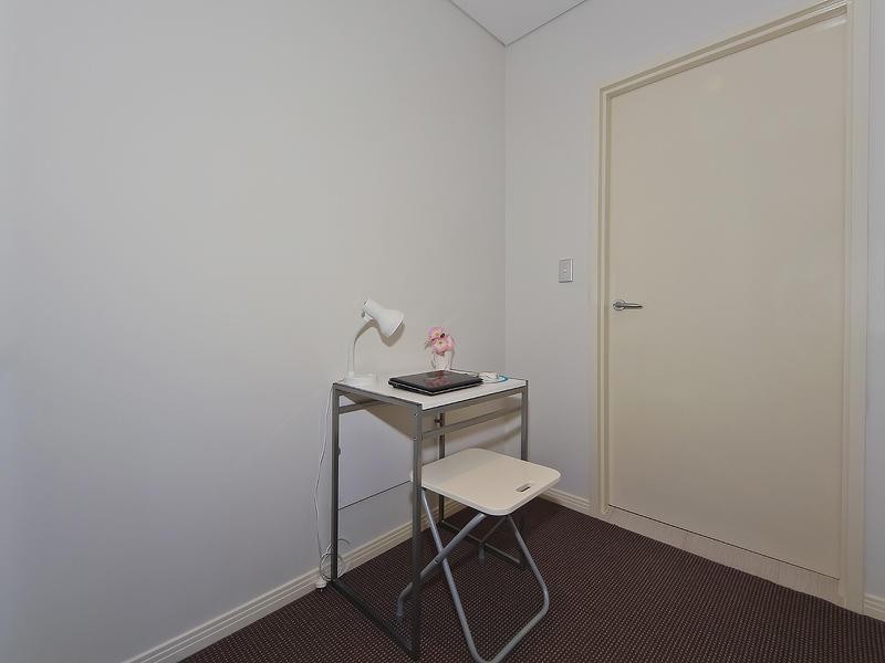 4 Como Crescent, Southport QLD 4215