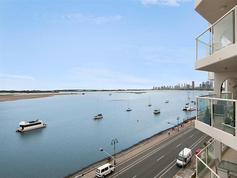 318 Marine Parade, Labrador QLD 4215