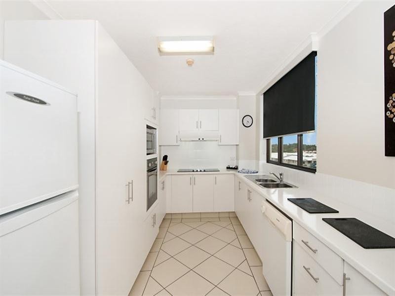 318 Marine Parade, Labrador QLD 4215