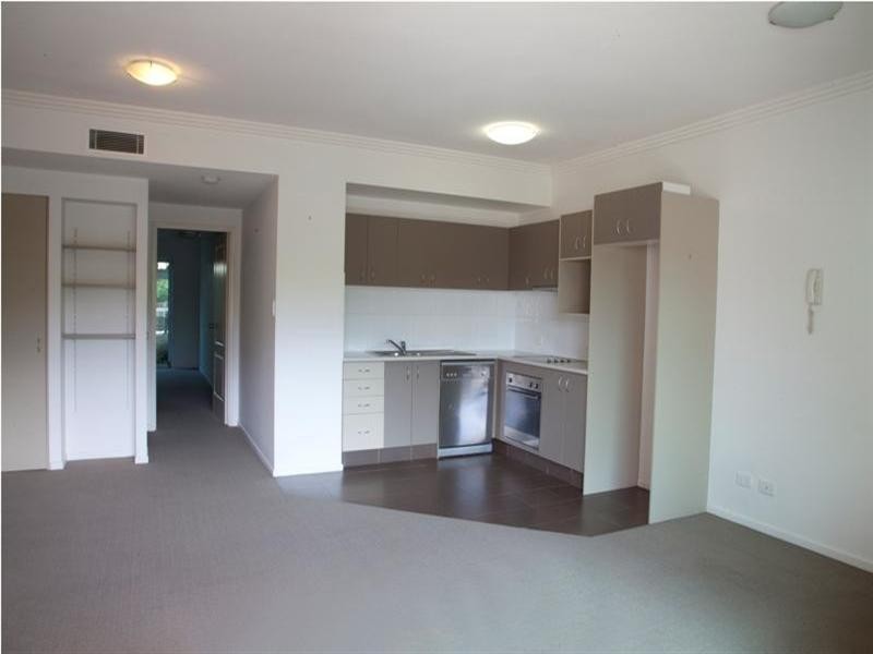 18 Rose Street, Southport QLD 4215