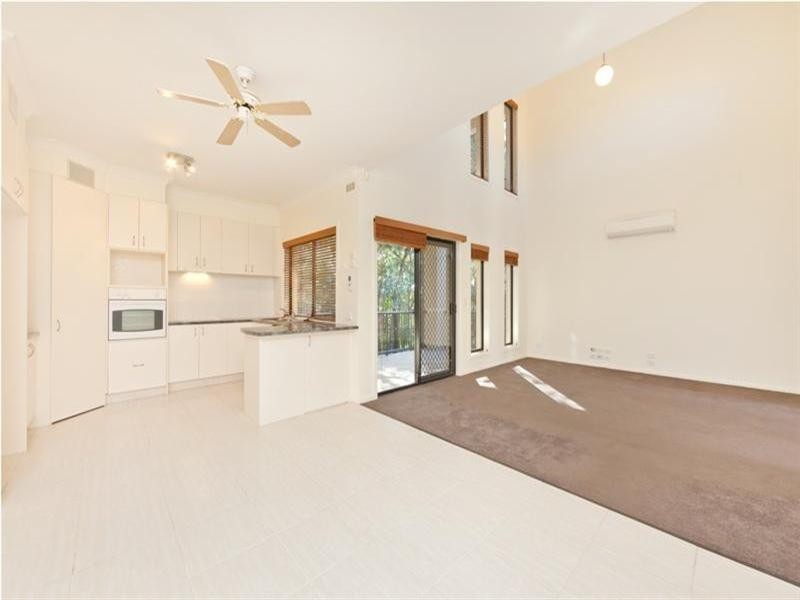 12 College Avenue, Southport QLD 4215