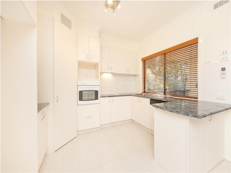 12 College Avenue, Southport QLD 4215